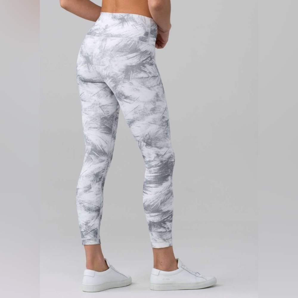 Lululemon Wunder Under Hi-Rise 7/8 Tight (Full-On Luxtreme 25")
White​​​